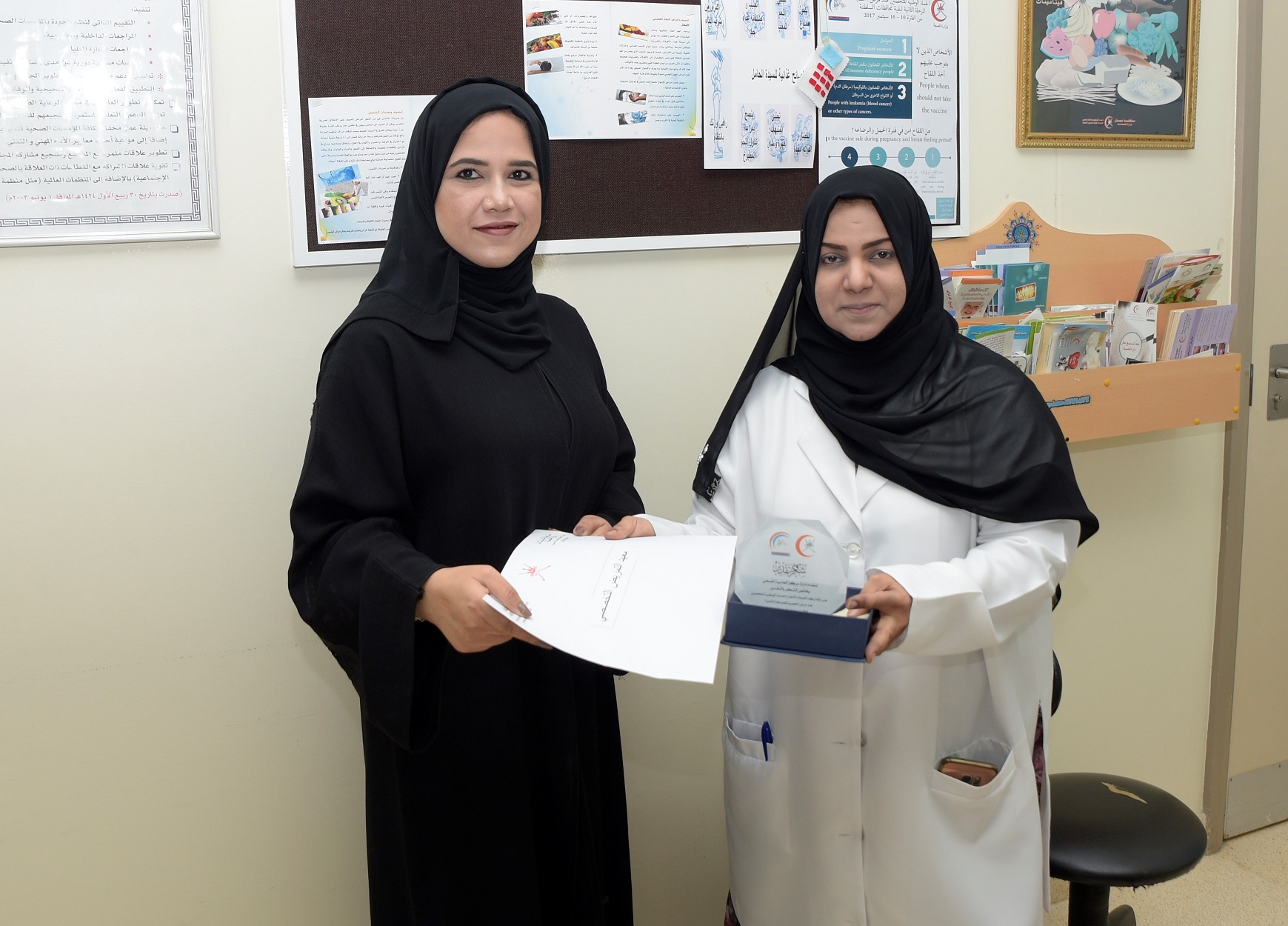 مركز العذيبة الصحي يُكرم المشاركين من الجهات الداعمة والمتطوعين في الحملة الوطنية ضد الحصبة