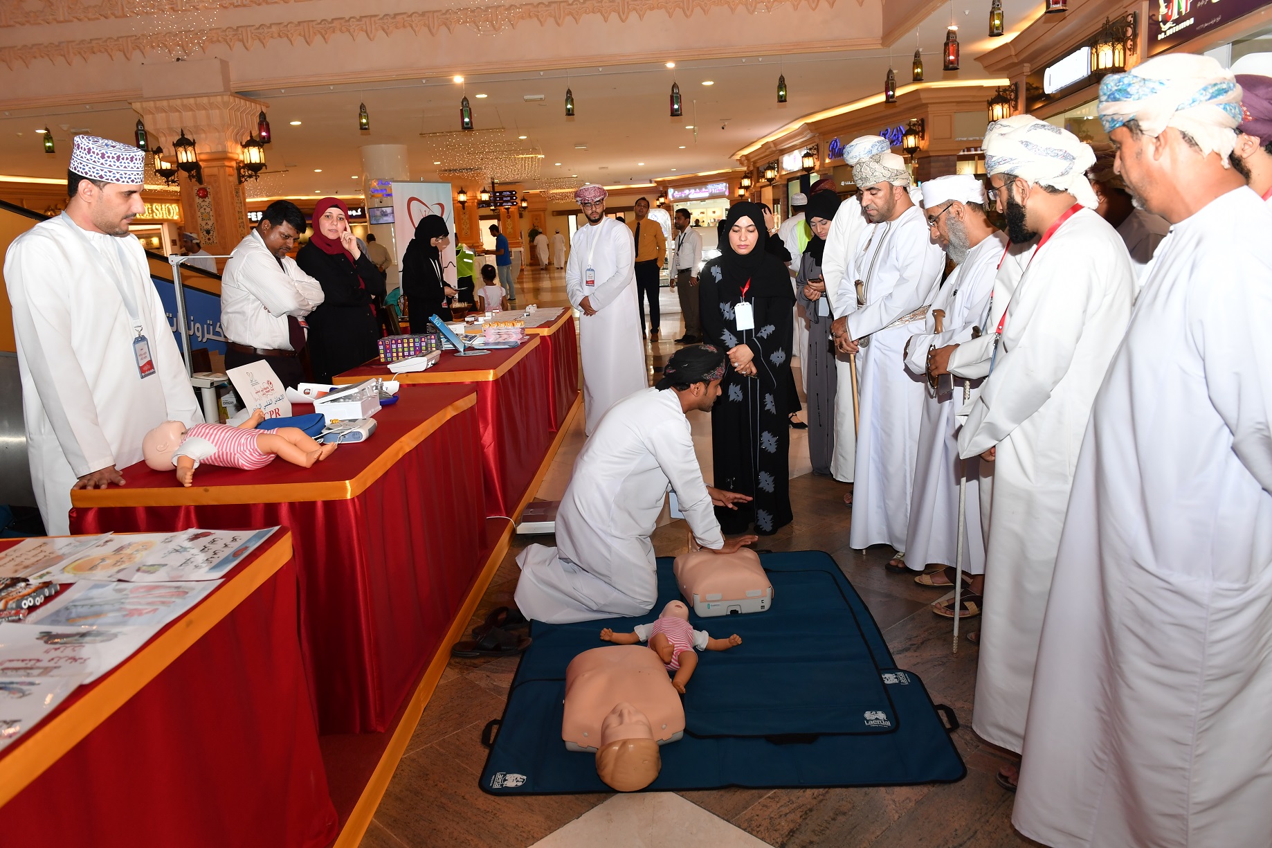 المركز الوطني لطب وجراحة القلب بالمستشفى السلطاني يقيم  فعالية توعوية بصحار