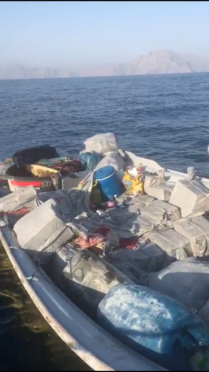 الشرطة تضبط كمية من المشروبات الكحولية في قارب تهريب بخصب.. وتقدم المساعدة لقارب صيد في دبا