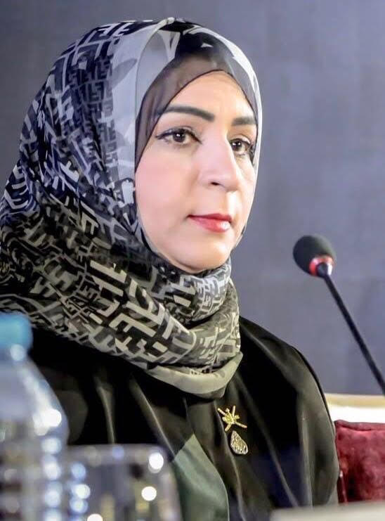 السيابية تحصل على وسام ” المرأة القيادية المسؤولة اجتماعيا”