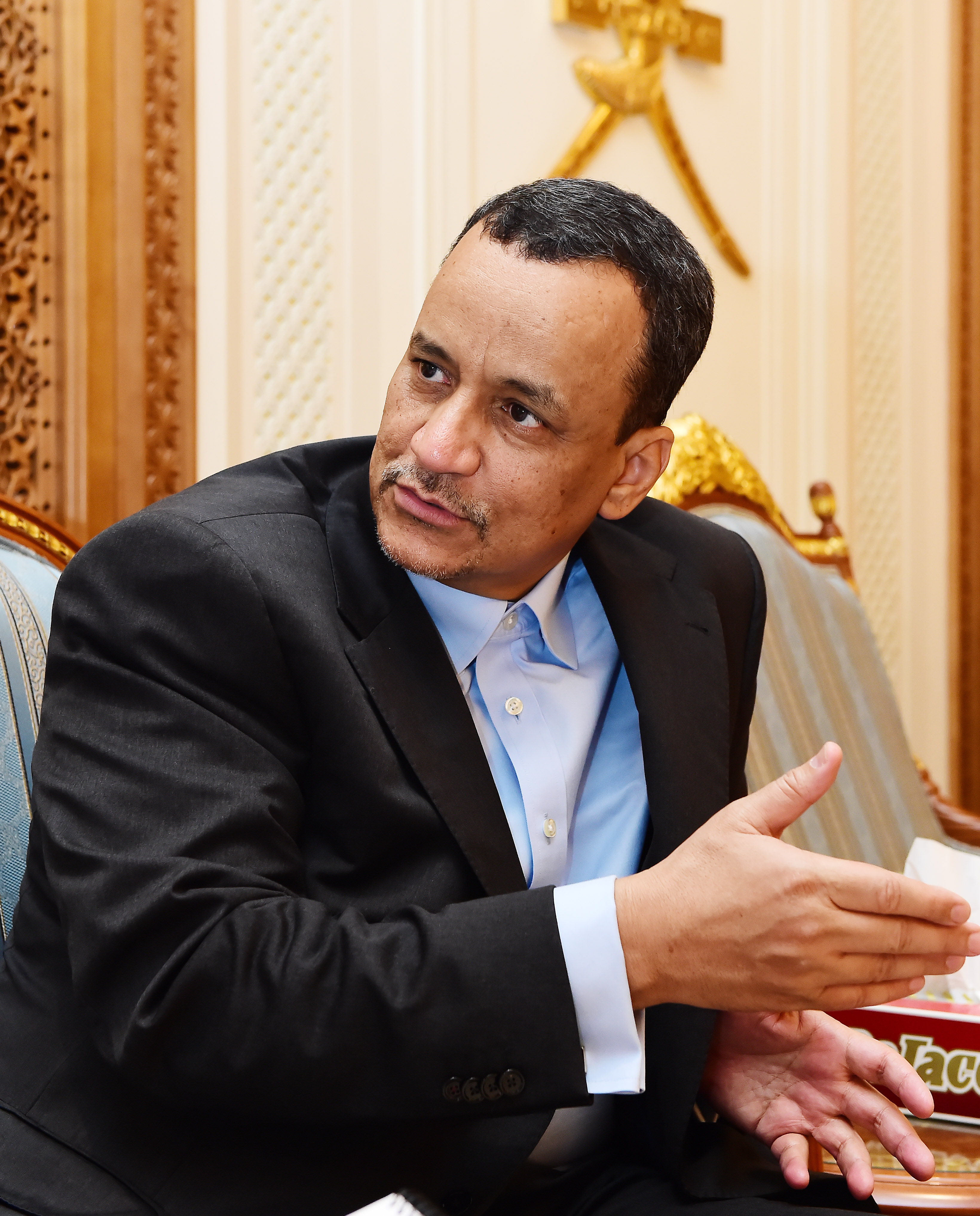 ولد الشيخ أحمد يثمّن جهود جلالة السلطان في تسوية النزاع في اليمن