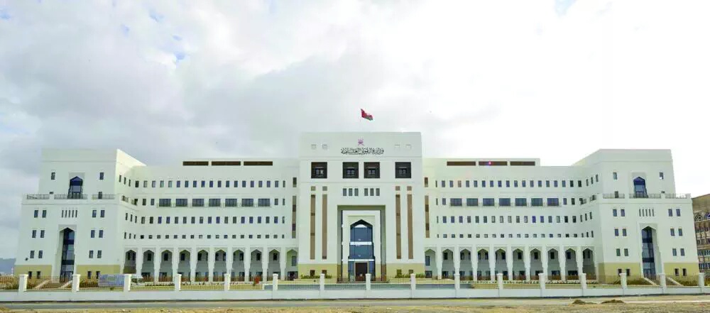 لعدم التزامها.. “القوى العاملة” توقف التعاون مع 199 منشأة