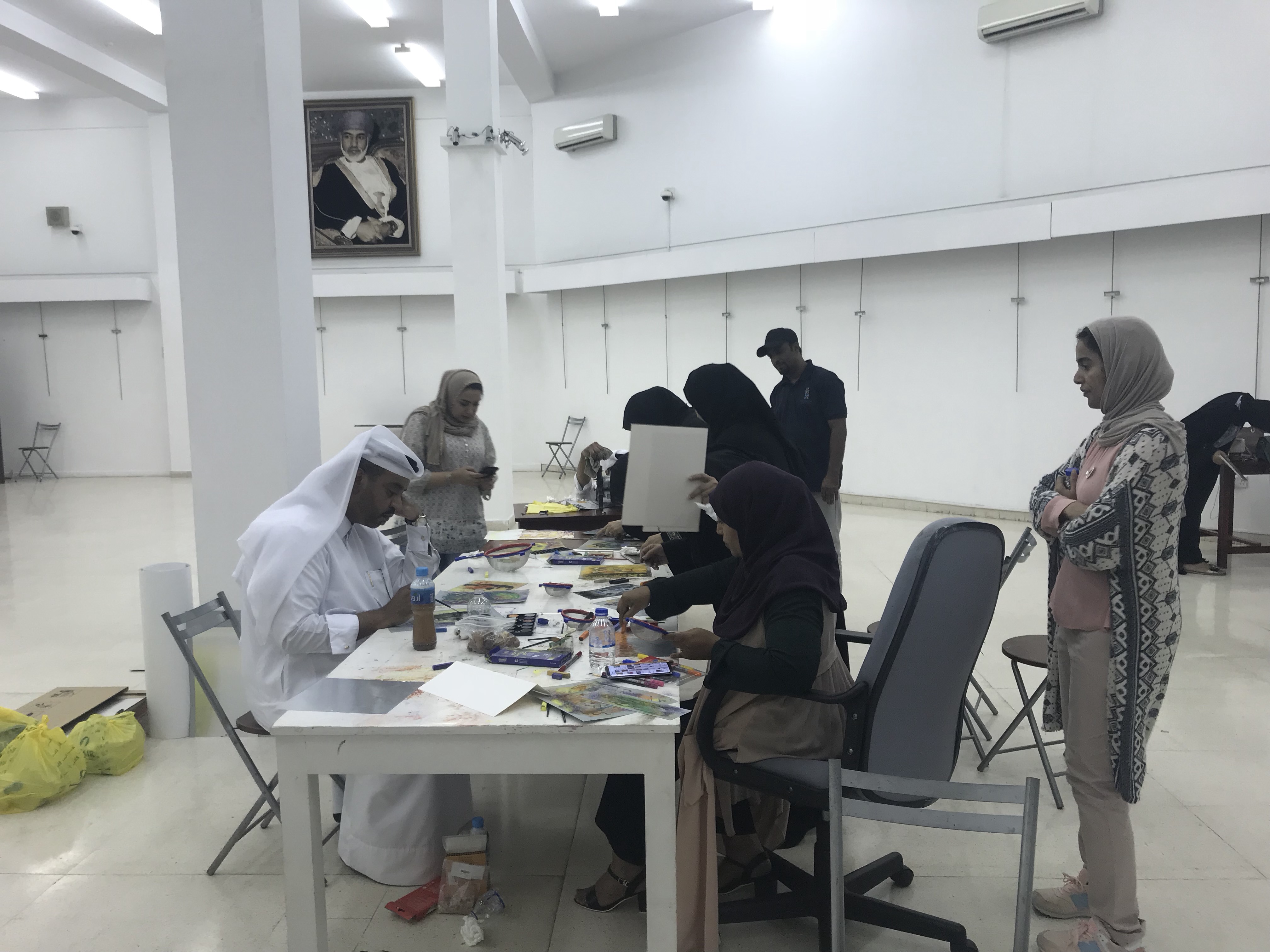 الجمعية العمانية للفنون التشكيلية تنظم حلقة عمل