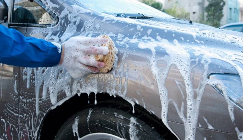 مُغردون يُطالبون بنقل مغاسل السيارات في ولاية صور بعيدًا عن الأحياء السكنية 