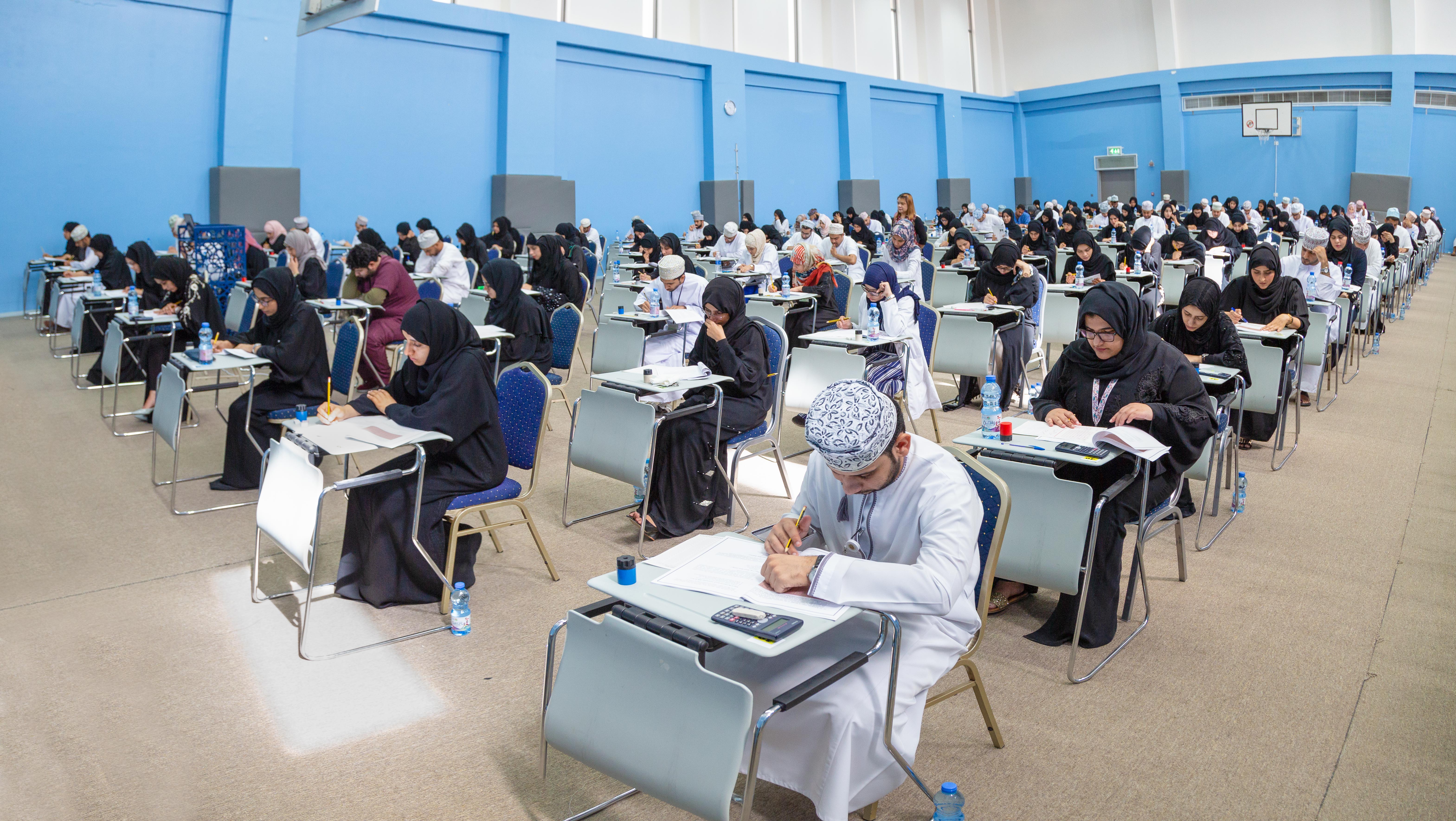 المجلس العماني للاختصاصات الطبية يجري عدد من الامتحانات المقررة للأطباء المقيمين