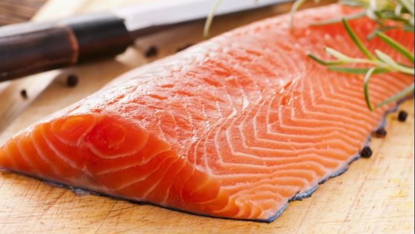 دراسة: الأسماك الدهنية يمكن أن تحسن وظائف الدماغ لدى الأطفال