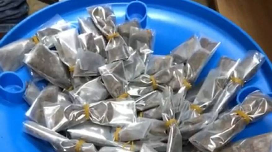 لبيعه تبغًا ممضوغًا وسجائر ممنوعة في مقهى.. الحكم على وافد بالسجن والإبعاد من السلطنة
