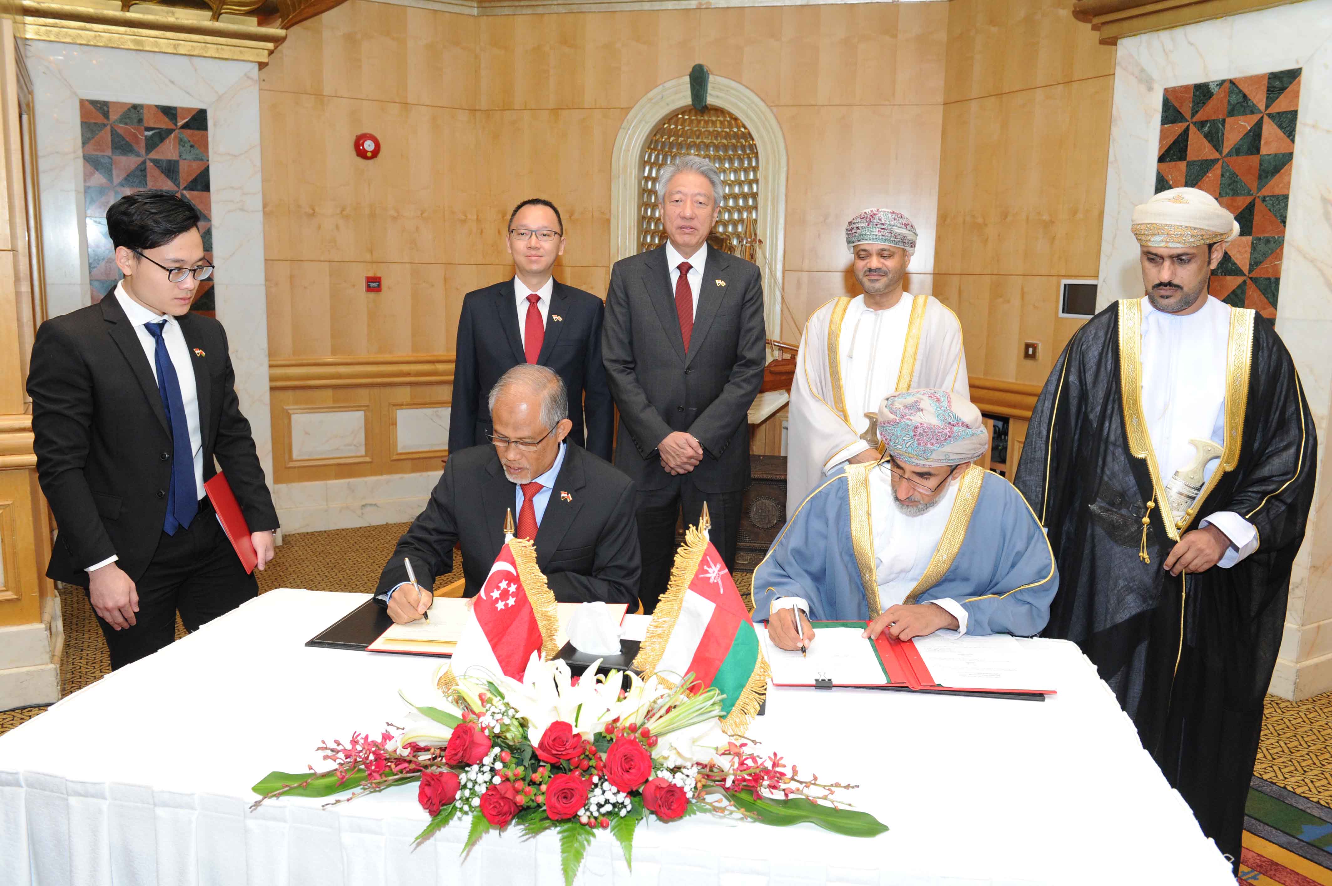السلطنة توقع مذكرتي تفاهم مع سنغافورة في مجالي البيئة والتدريب المهني