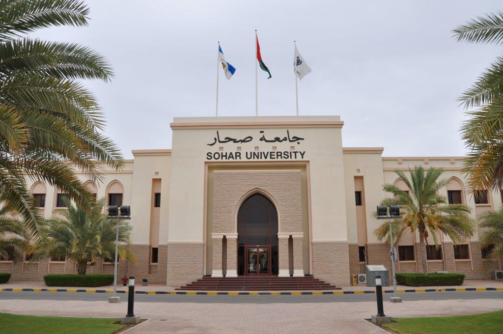 فريقان من الباحثين بجامعة صحار يفوزان بجائزة التكنولوجيا الإيطالية