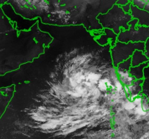 مصدر في الأرصاد الجوية : الحالة المدارية تقترب من سواحل السلطنة و فرصة ظفار أوفر