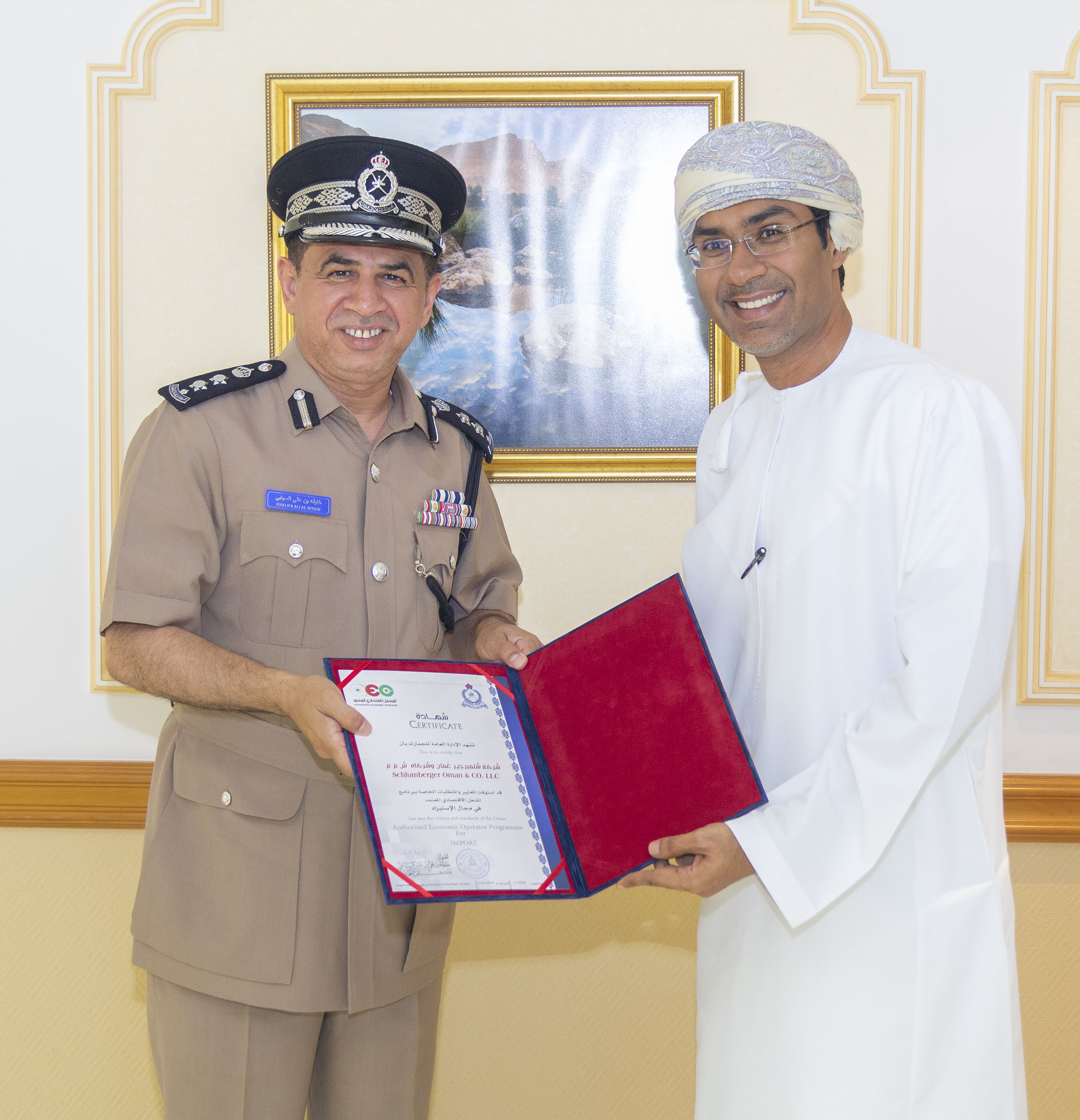 الجمارك تمنح شركة ” شلمبرجير عمان” عضوية المشغل الاقتصادي المعتمد في مجال الاستيراد