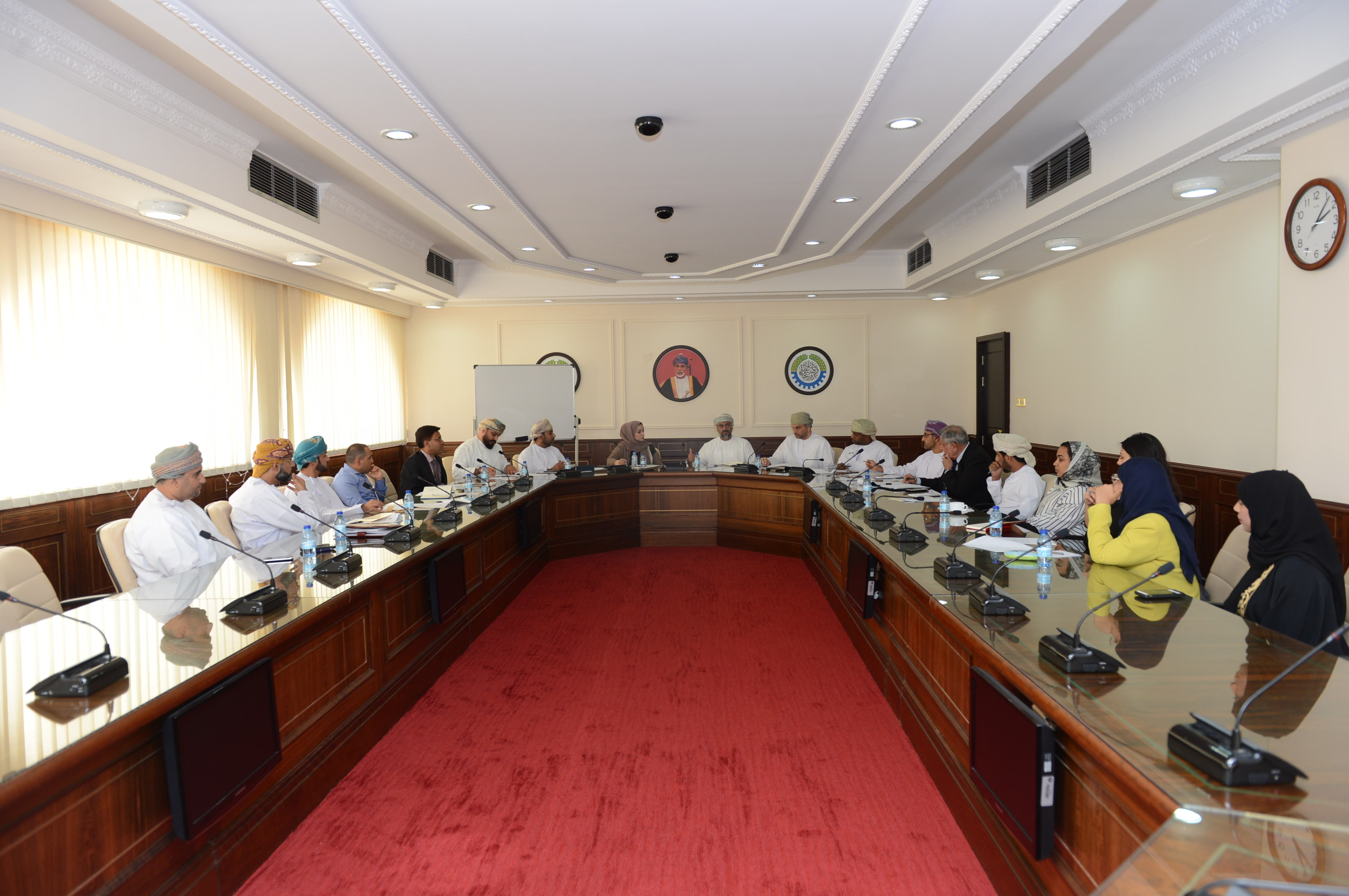 الغرفة تُناقش العوائق والتحديات المؤثرة على المؤسسات الصغيرة والمتوسطة