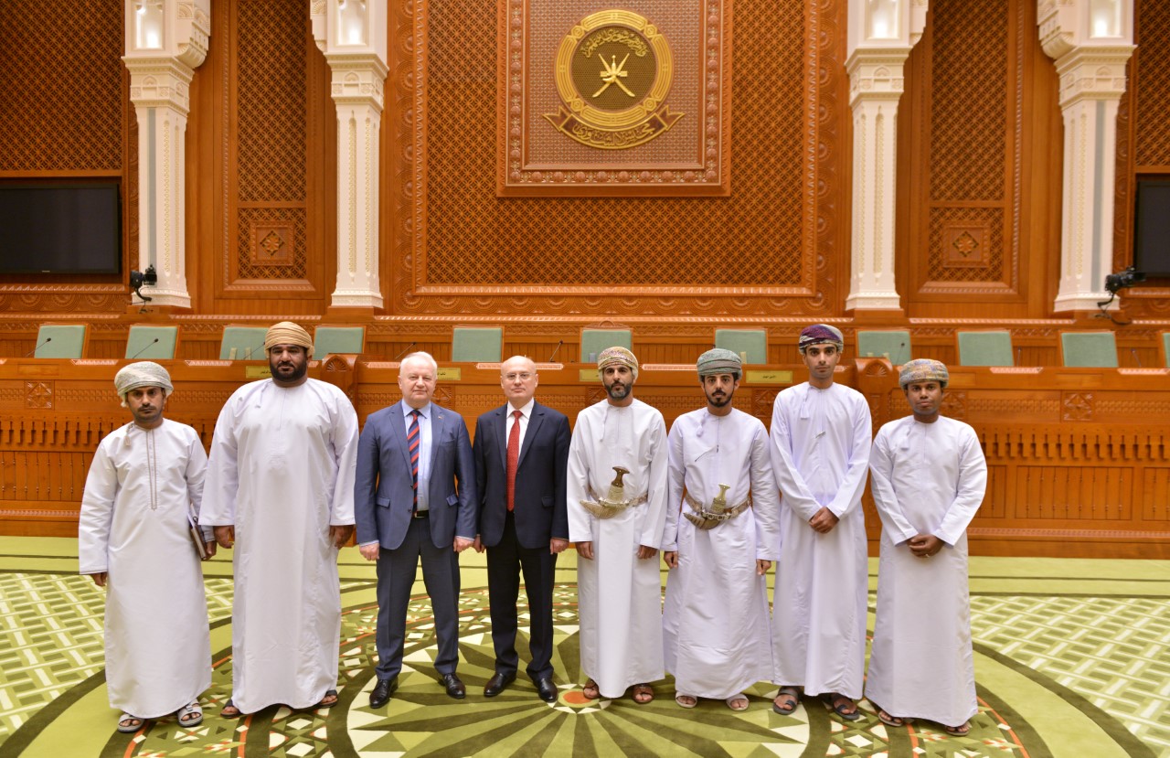 وفد بيلاروسي يطلع على تجربة “الشورى” في إدارة الوثائق