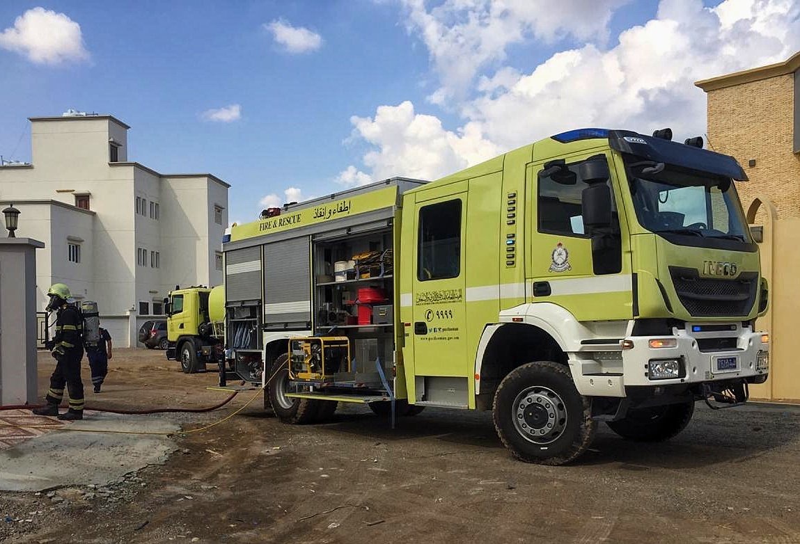 السيطرة على حريق شب في منزل بصور