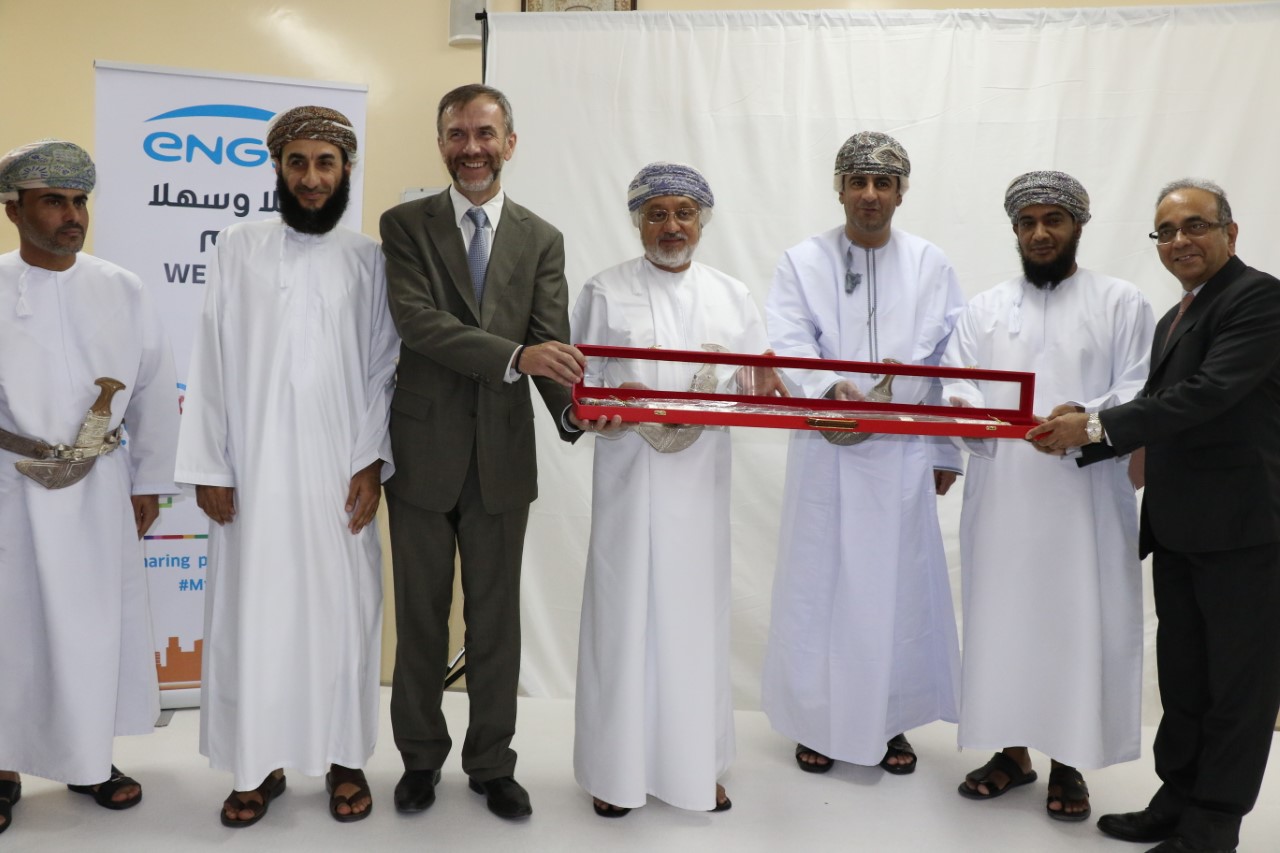 افتتاح مشروع الطاقة الشمسية الكهروضوئية في مدرسة بولاية بركاء