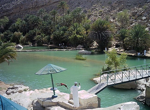 وادي بني خالد .. منطقة سياحية طبيعية تستهوي السياح والمواطنين