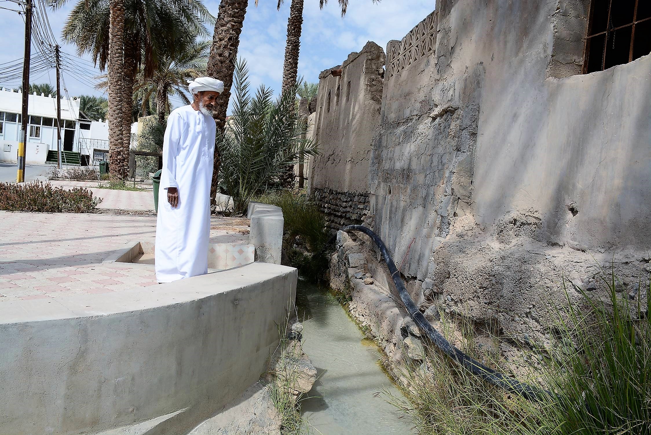 قامت بهندسته إمرأة عمانية.. تعرّف بالصور على فلج “الميثا” ببهلاء