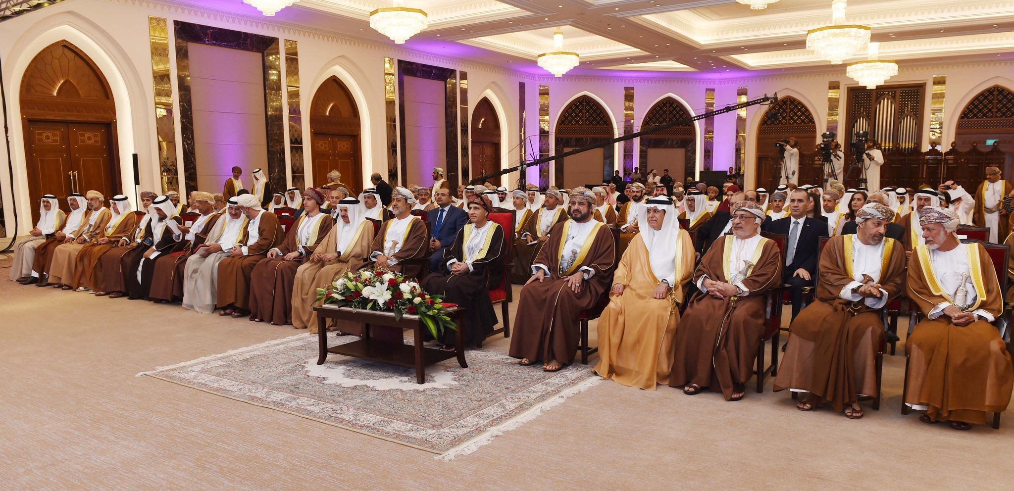 بمباركة سامية.. السيد فهد يكرم الكفاءات بقطاعات الخدمة المدنية  بدول مجلس التعاون