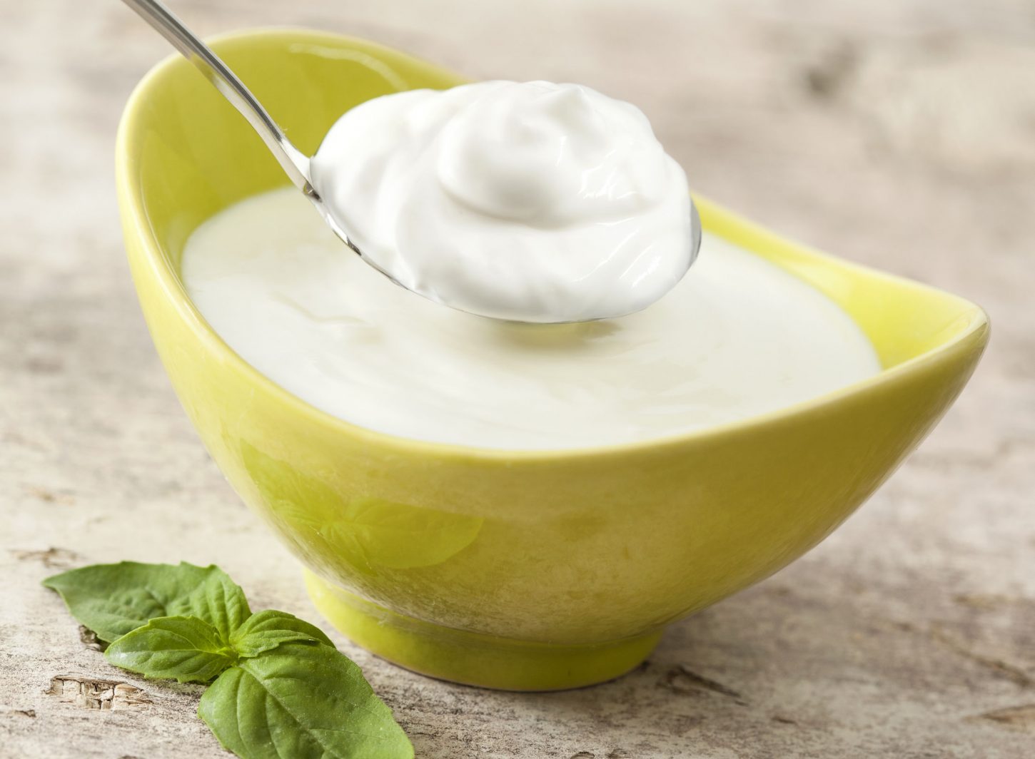 دراسة: الزبادي يحمي الرجال من خطر سرطان الأمعاء