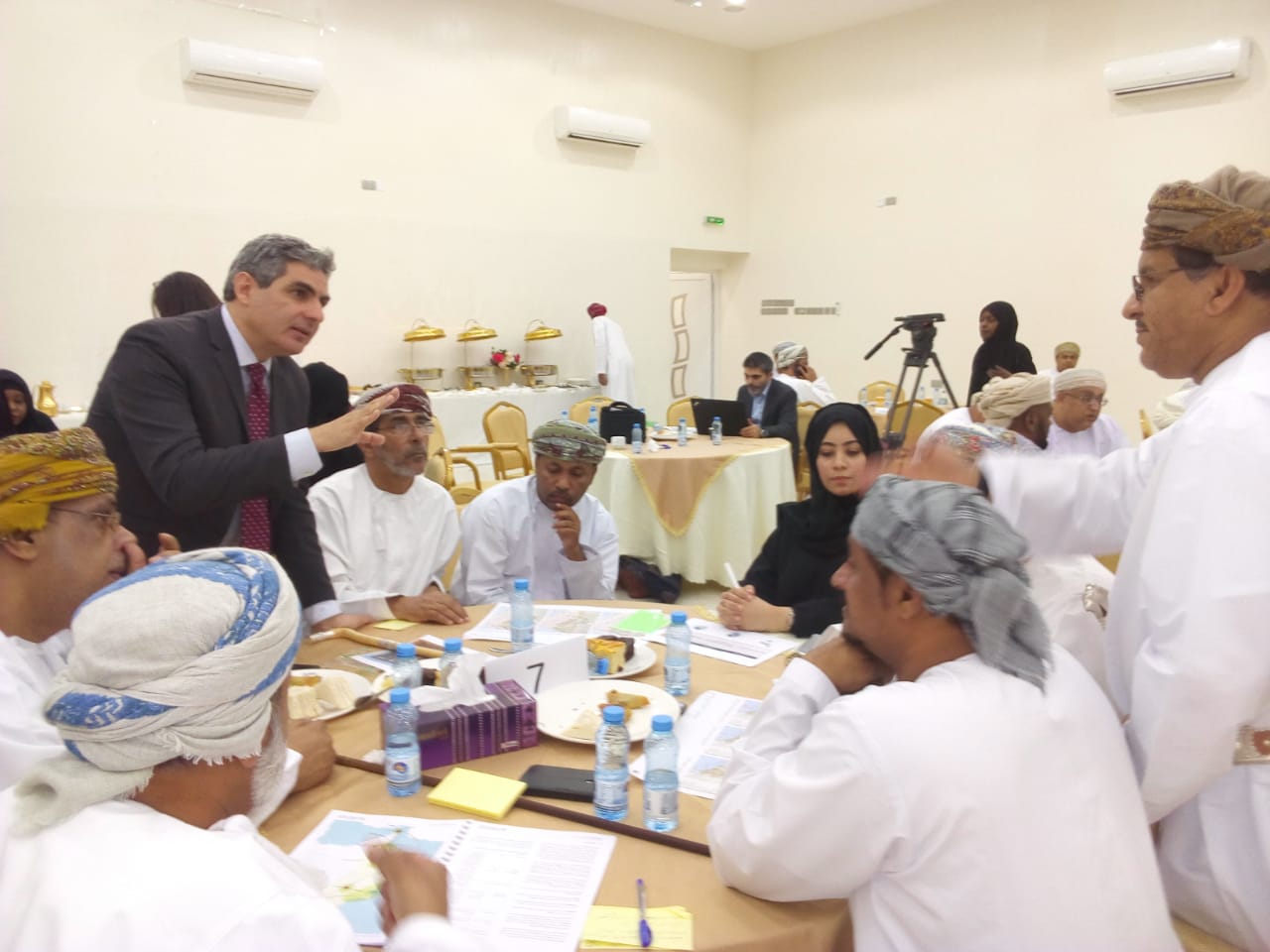 مؤكدين على أهمية هذه اللقاءات .. ورشة بدائل الاستراتيجية العمرانية بصور