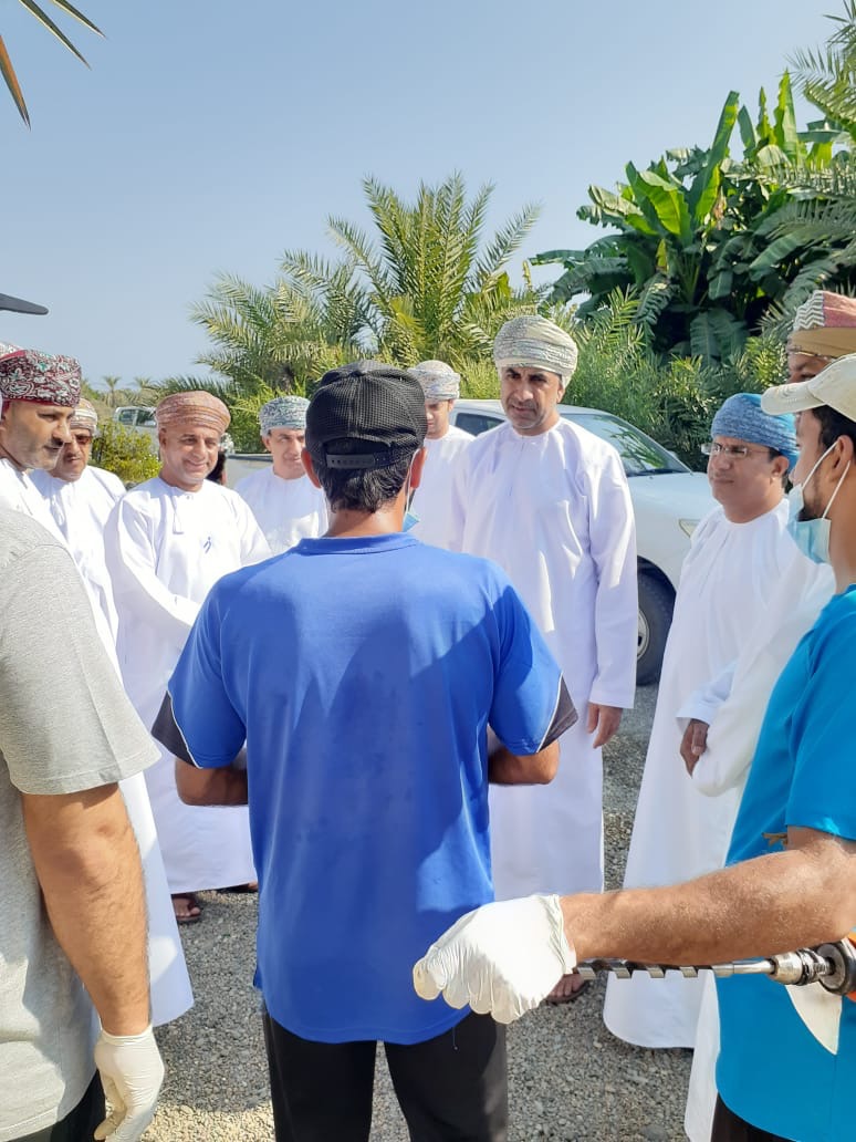 من ضمنها زيارة محطة البحوث .. العوفي يتفقد المشاريع الزراعية بصحار