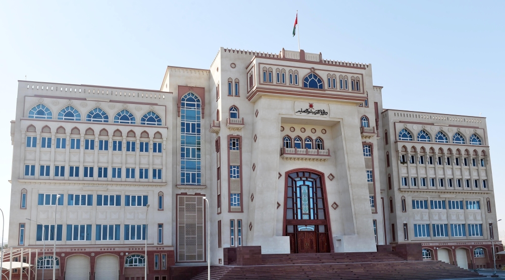 بسبب ( هيكا ) .. تعليق الدراسة في مدارس الوسطى و جنوب الشرقية