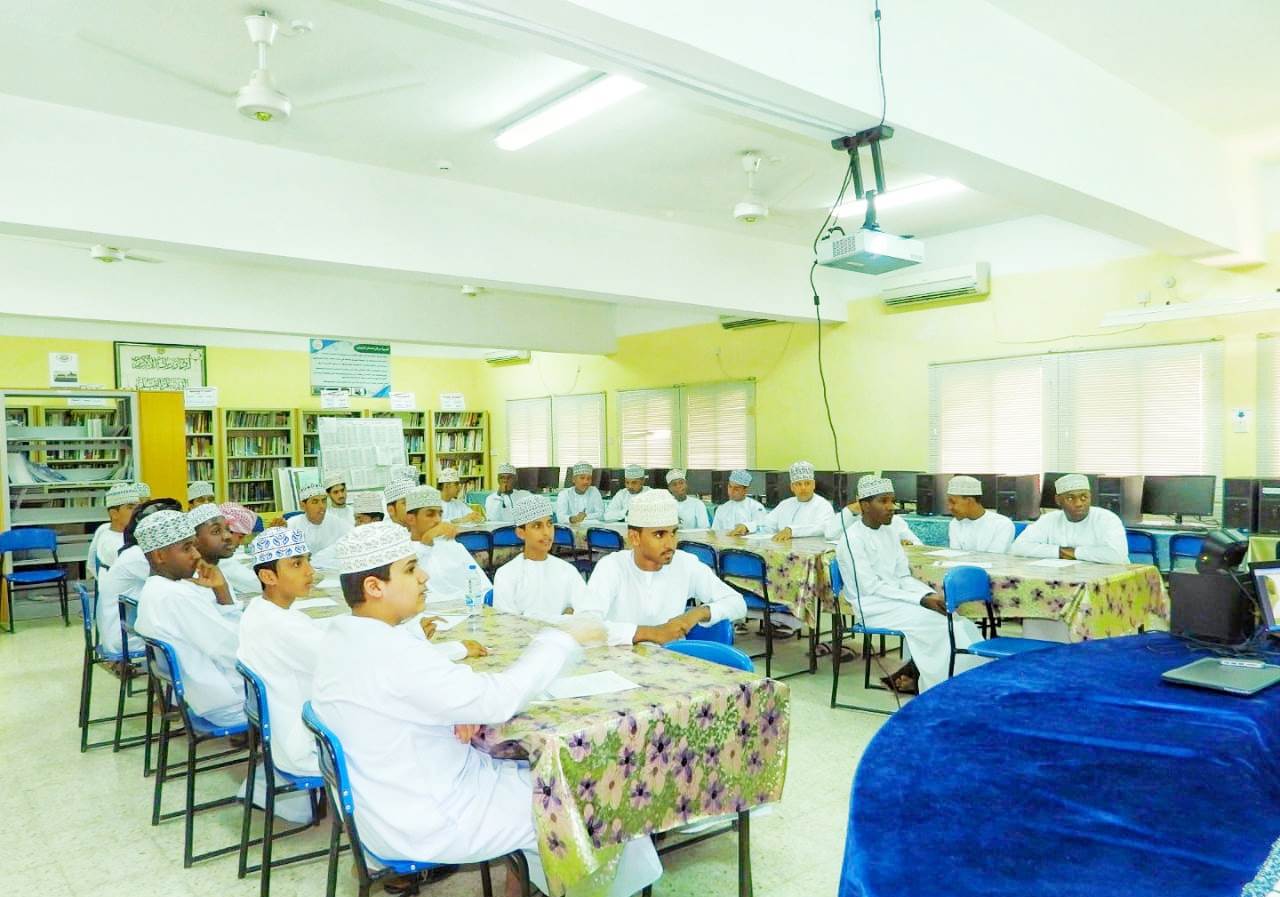 بدء مرحلة الزيارات الميدانية لبرنامج تقنيات الثورة الصناعية الرابعة لمدارس ولاية صور