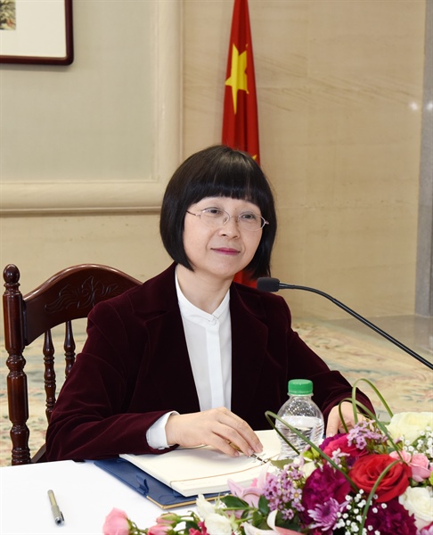 سفيرة الصين لدى السلطنة تشيد بعلاقات الشراكة الاستراتيجية بين البلدين