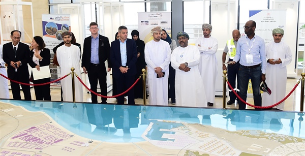 هيئة الدقم تستقبل وفدا من المشاركين بمؤتمر عُمان للمناطق الاقتصادية والحرة