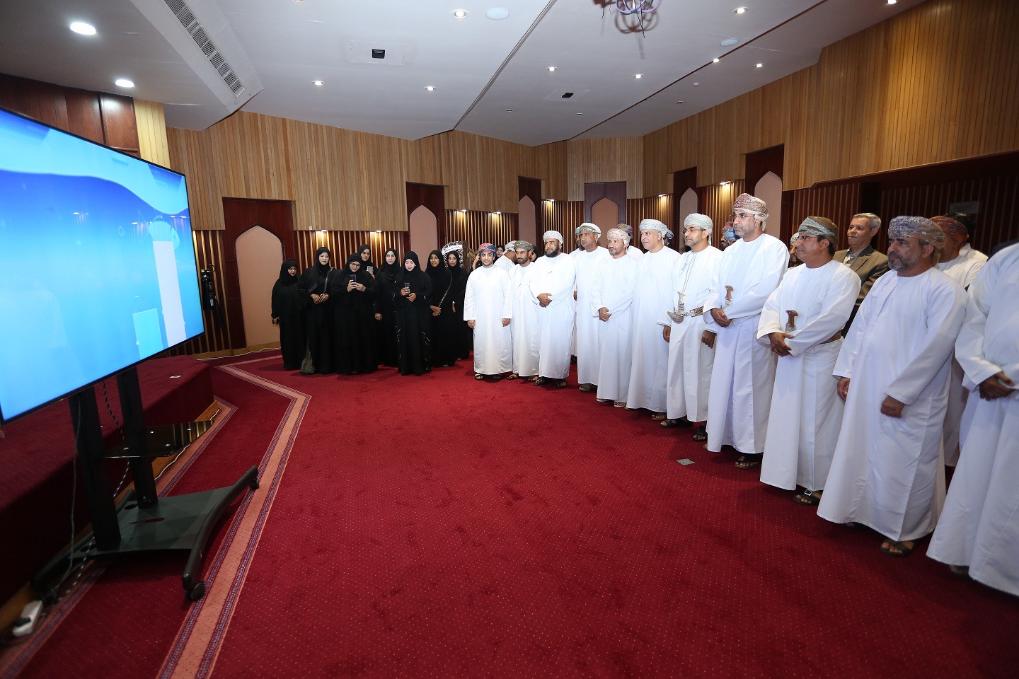 بهدف تسهيل الاجراءات .. العوفي يدشّن مجموعة من الخدمات الرقمية