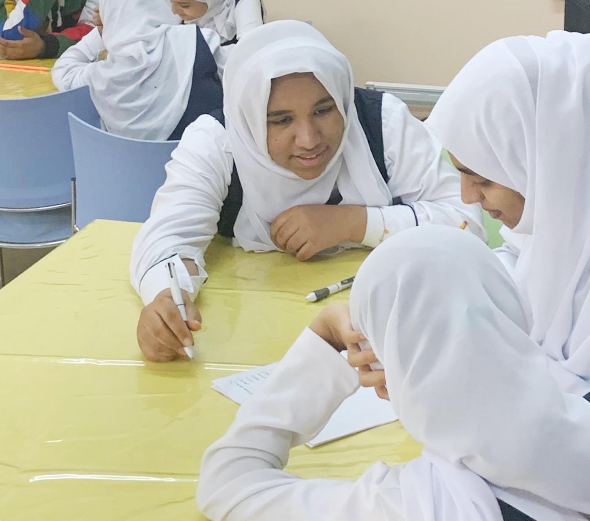 من المسابقات2