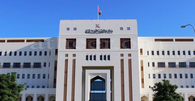 القوى العاملة : تعليق الدراسة لمدة شهر في كافة الكليات التقنية   شؤون عمانية