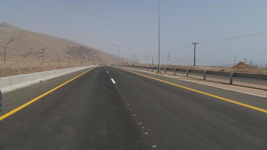 افتتاح 11 كم من مشروع ازدواجية طريق في صور