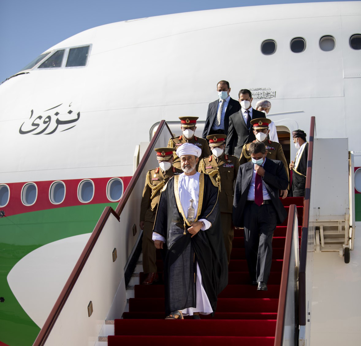 جلالة السلطان المعظم يعود إلى أرض الوطن