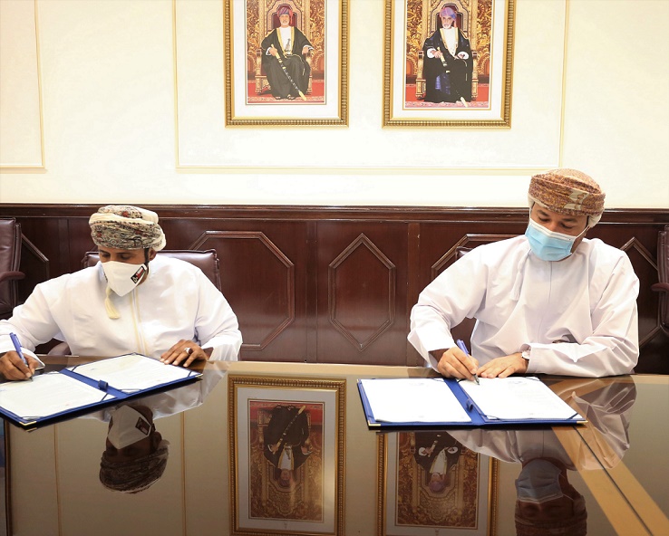 التوقيع على اتفاقية إنشاء مركز لتجميع الأسماك في الدقم