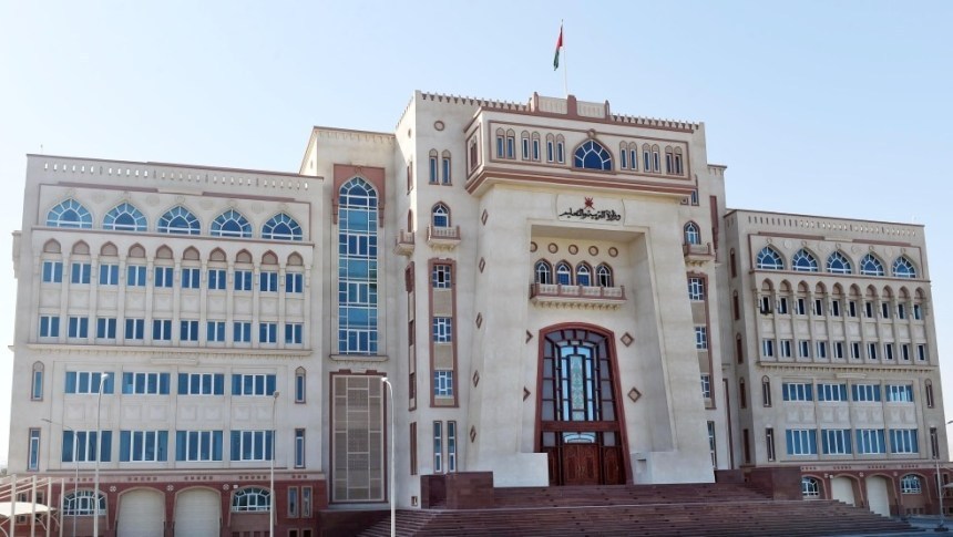 “التربية والتعليم” توضح حول تأخر طباعة بعض المناهج الدراسية