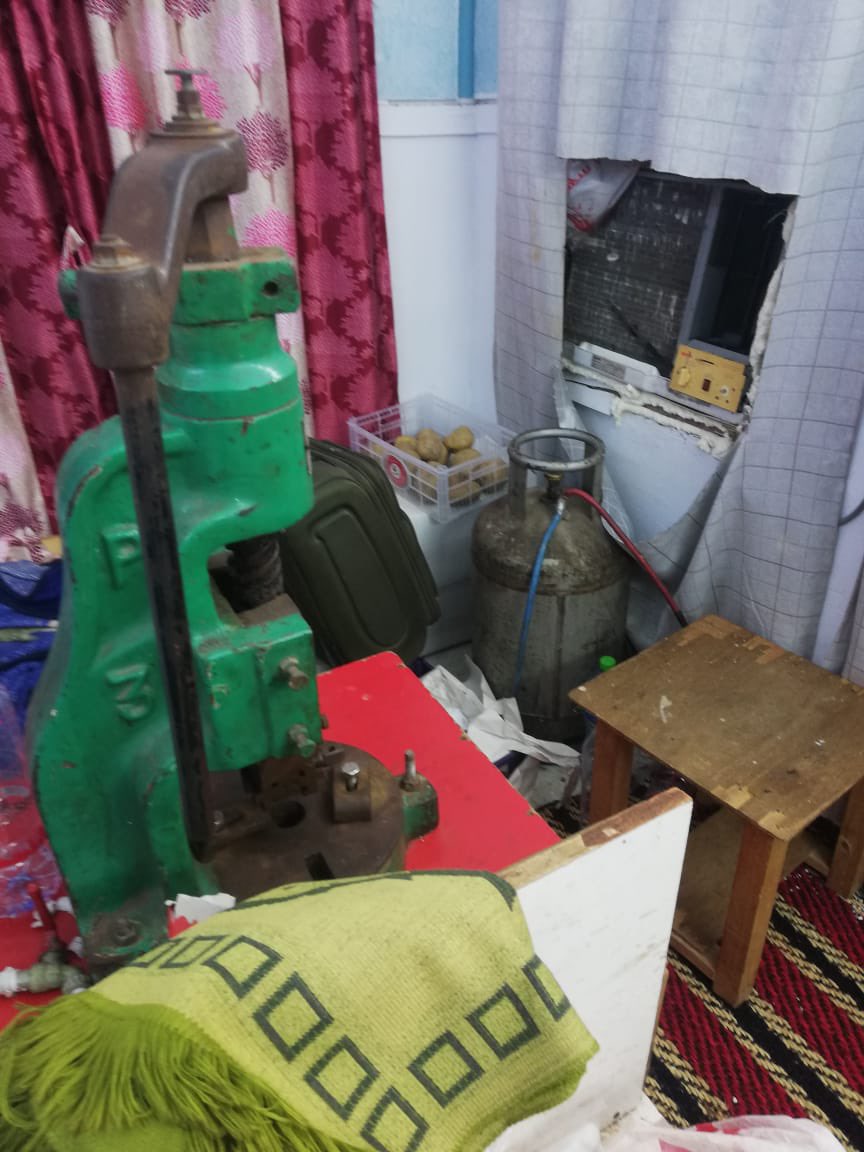 لهذا السبب.. مداهمة منزل في مطرح