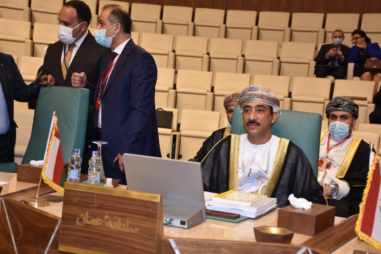 السلطنة تؤكد على ضرورة تعزيز وتفعيل العمل العربي المشترك