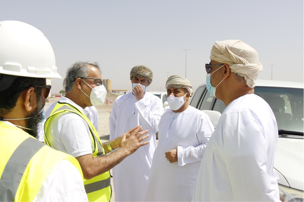 المعولي يقف على مطالبات أهالي الظاهرة في النقل والاتصالات