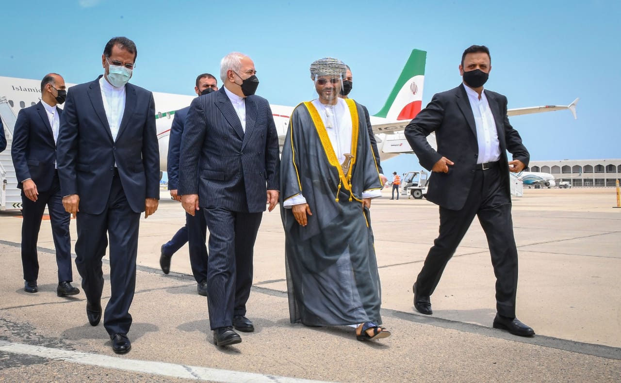 وزير الخارجية الإيراني يصل إلى السلطنة