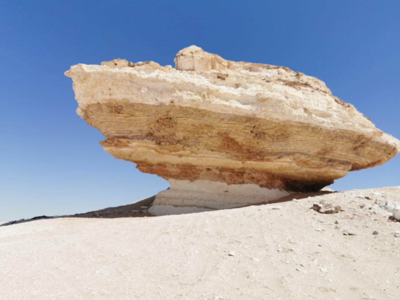 صخرة “الحوجا” في هيما.. معلم تاريخي يقصده السياح