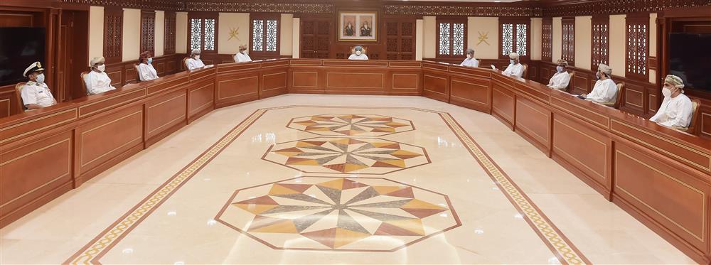 اللجنة العليا تمدد فترة إغلاق الأنشطة التجارية ومنع الحركة في ظفار