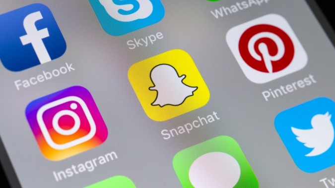 مريم الشكيلية تكتب: احذر.. يراك الناس “عاريا”