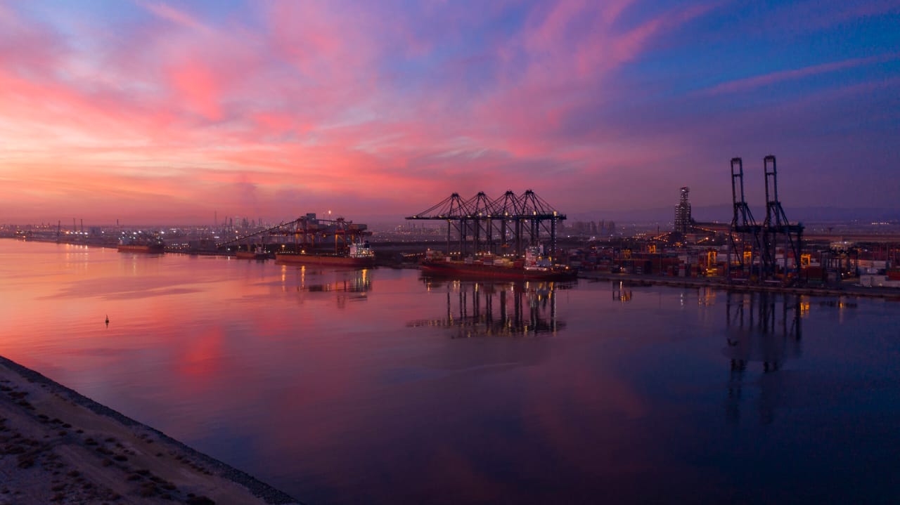 ارتفاع عدد الحاويات بميناء صحار بنسبة 1% وصعود صادرات المنطقة الحرة 3.8%