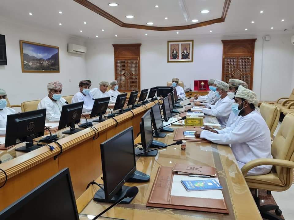 محافظ شمال الباطنة يدعو لإعطاء أبناء صحار ولوى أولوية التوظيف بميناء صحار والمنطقة الحرة