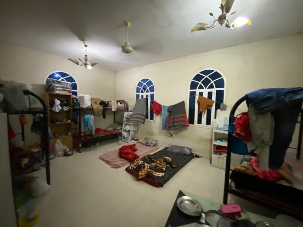 لهذا السبب.. مداهمة منزل في الحيل الجنوبية