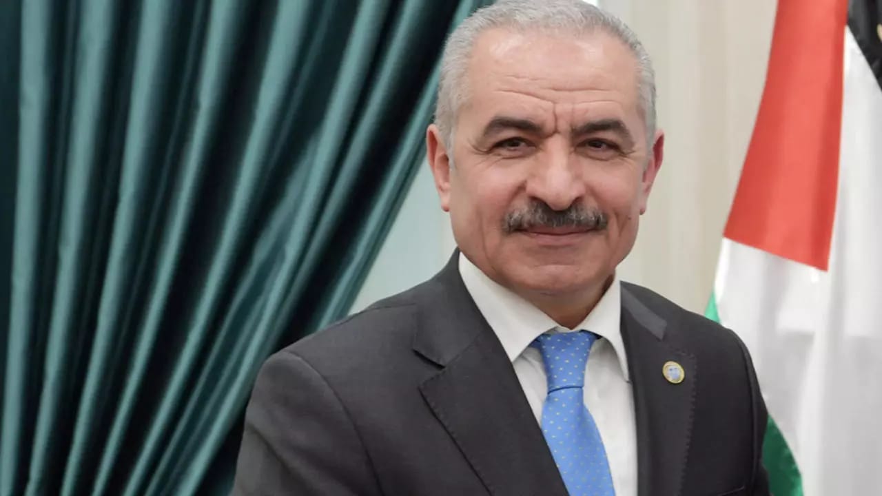 رئيس الوزراء الفلسطيني يصل السلطنة