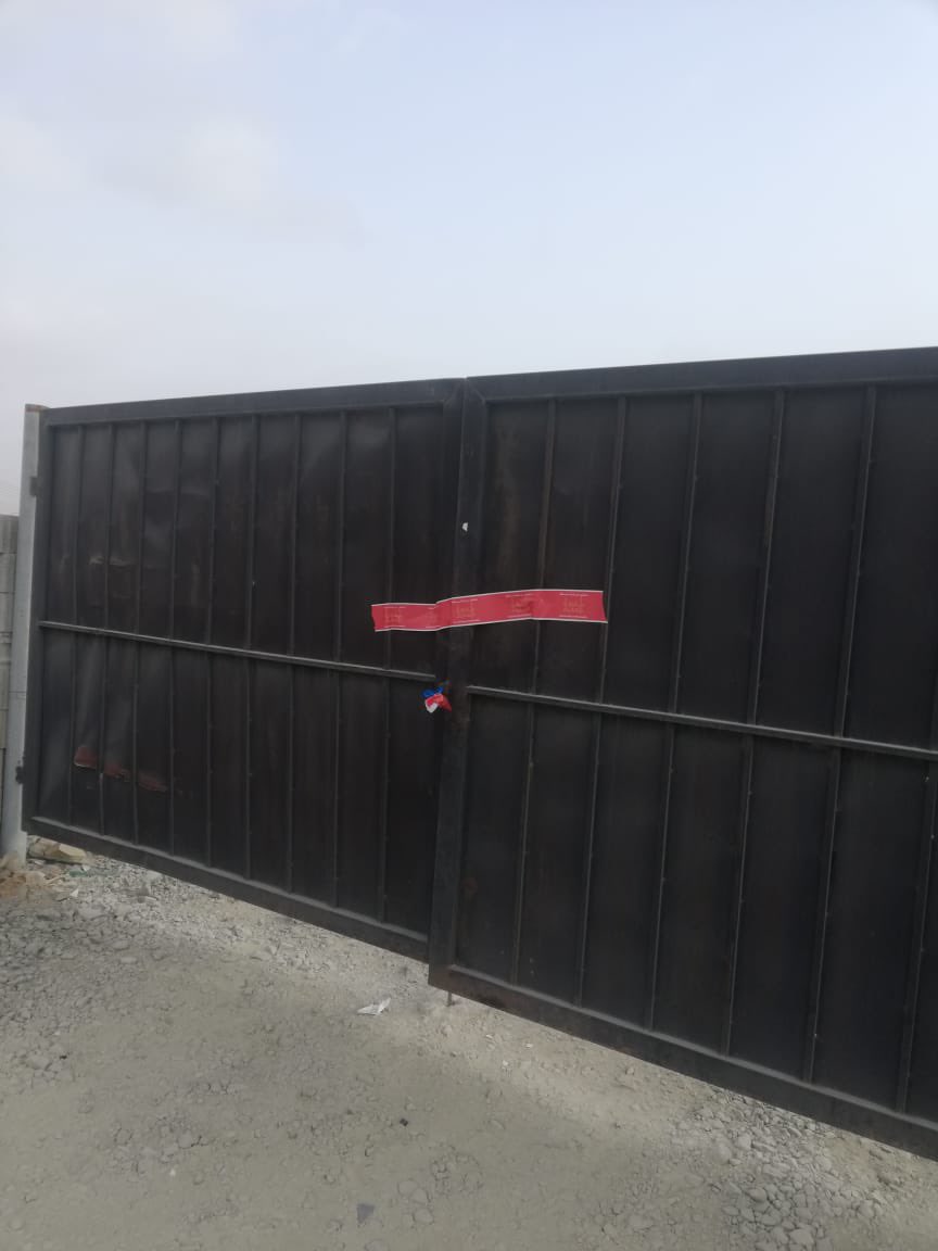 إغلاق محال تجارية ومخازن وورش مخالفة بالسيب