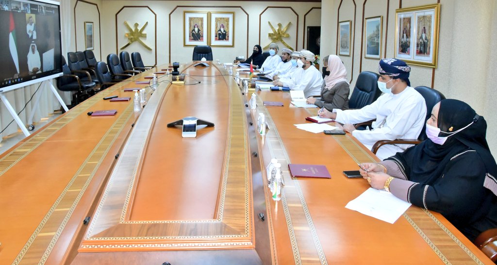 السلطنة تستعرض مع الإمارات تعزيز التعاون الاقتصادي والصناعي والتقني