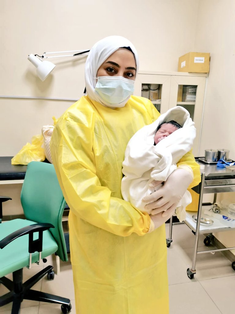 بعد عملية ولادة طارئة قرب المركز.. فريق طبي ينقذ أم ومولودها في مطرح